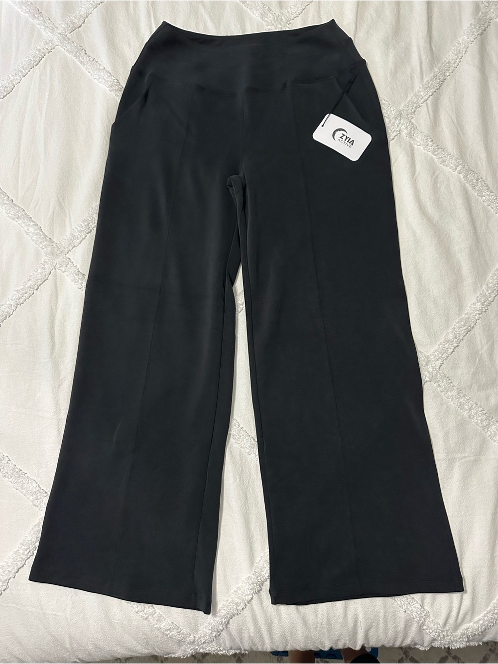 Zyia Woman’s Black Wide-Leg  Pants